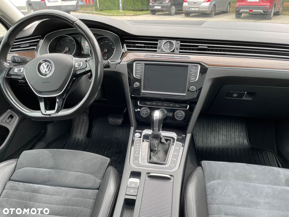 Volkswagen Passat Variant 2.0 TDI SCR DSG Highline - 23