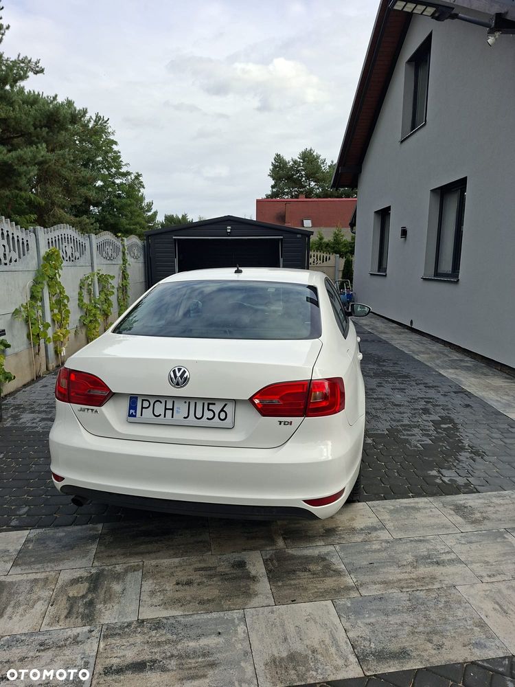 Volkswagen Jetta - 4