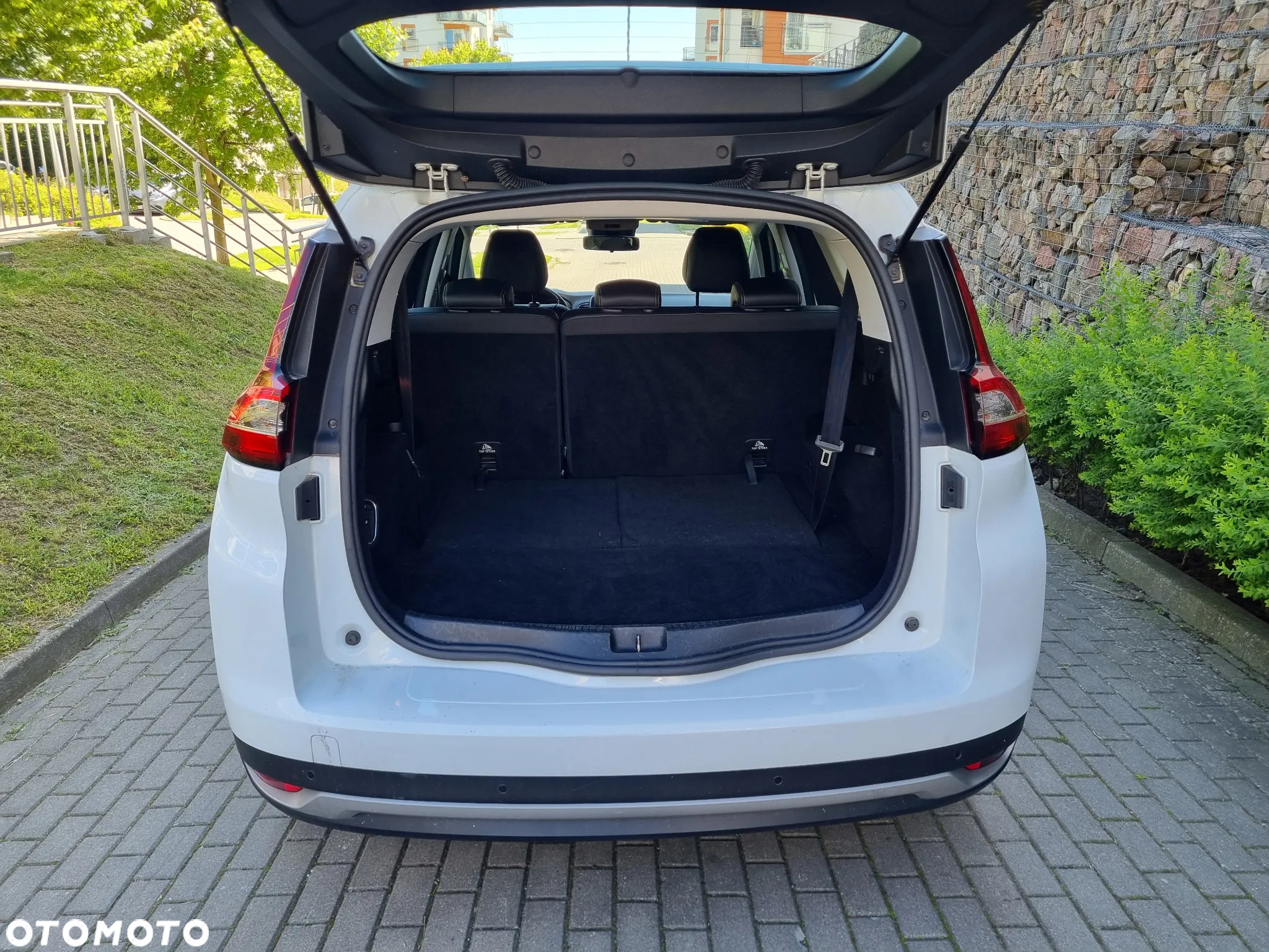 Renault Grand Scenic - 11