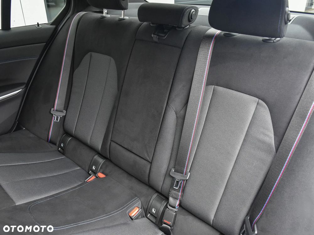 BMW Seria 3 320i xDrive - 23
