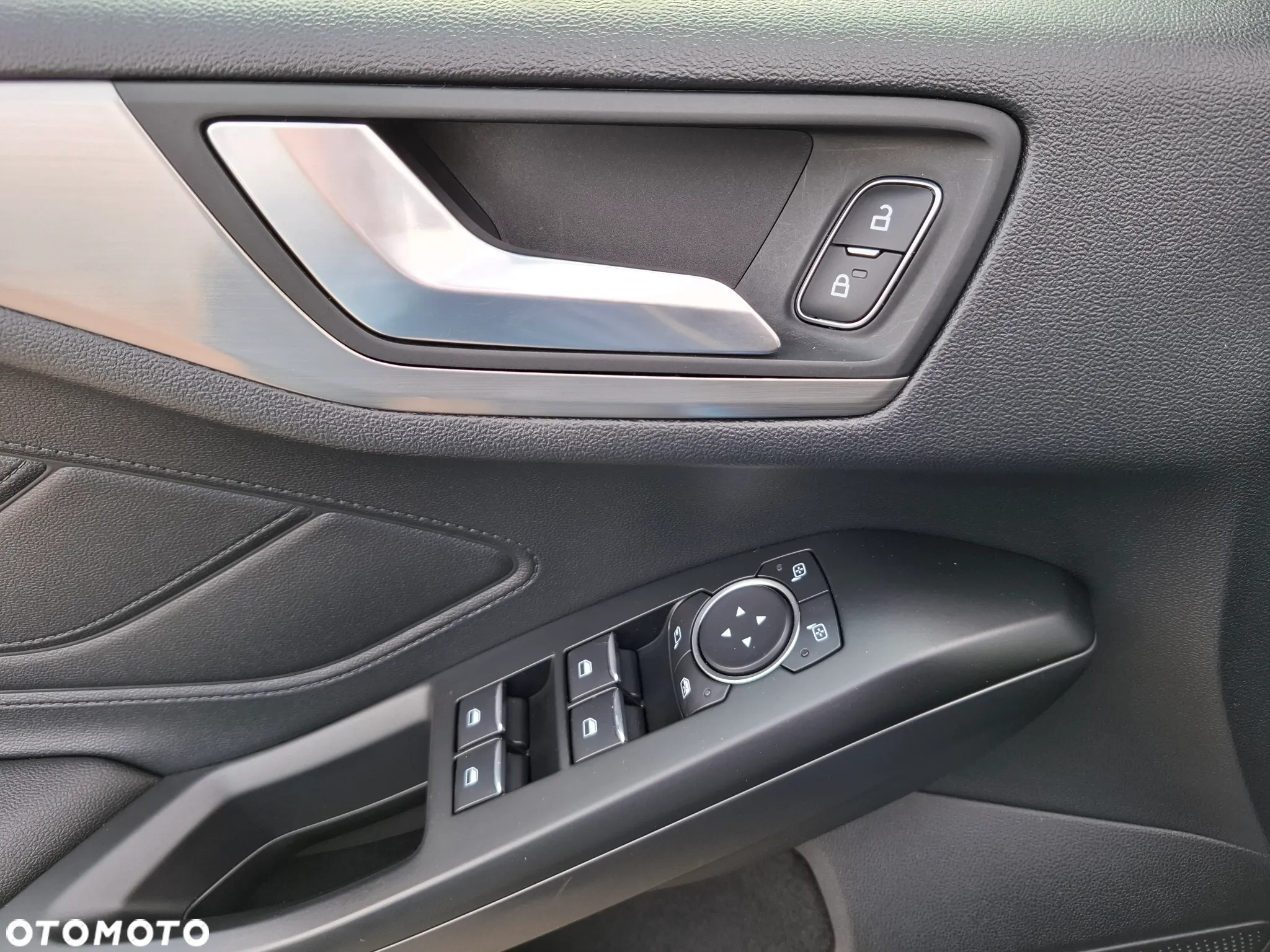 Ford Focus 1.0 EcoBoost Titanium - 12