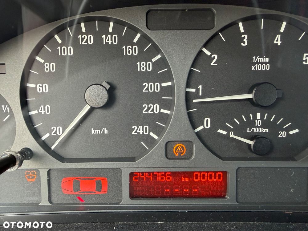 BMW Seria 3 318i - 11