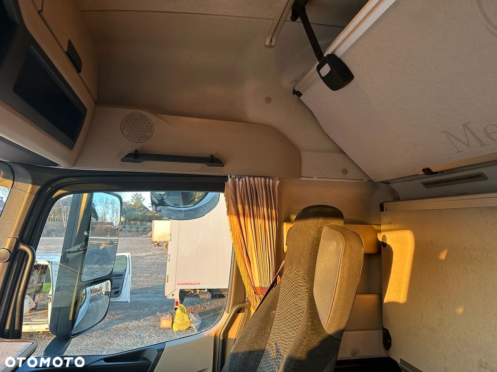 Mercedes-Benz ACTROS - 11