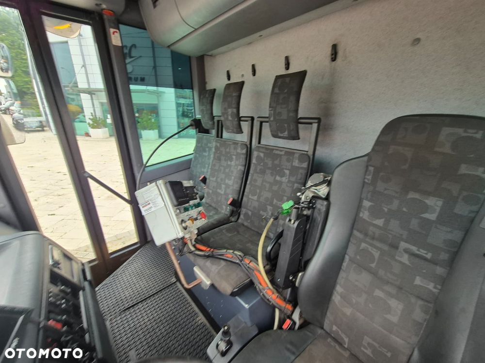 Mercedes-Benz Econic 2629 6X2 / SYSTEM CZYSZCZENIA DRÓG LUB TUNELI / ARMATKA NA WODĘ  / 300 LITRÓW NA MINUTE / CZYSZCZENIE TUNELI I BANERÓW / CZYSZCZENIE DRÓG / UTRZYMYWANIE CZYSTOSCI / EURO 5 / SERWISOWANY / 10500L + 500L / PODGRZEWANIE WODY / GENERATOR PRĄDU - 28
