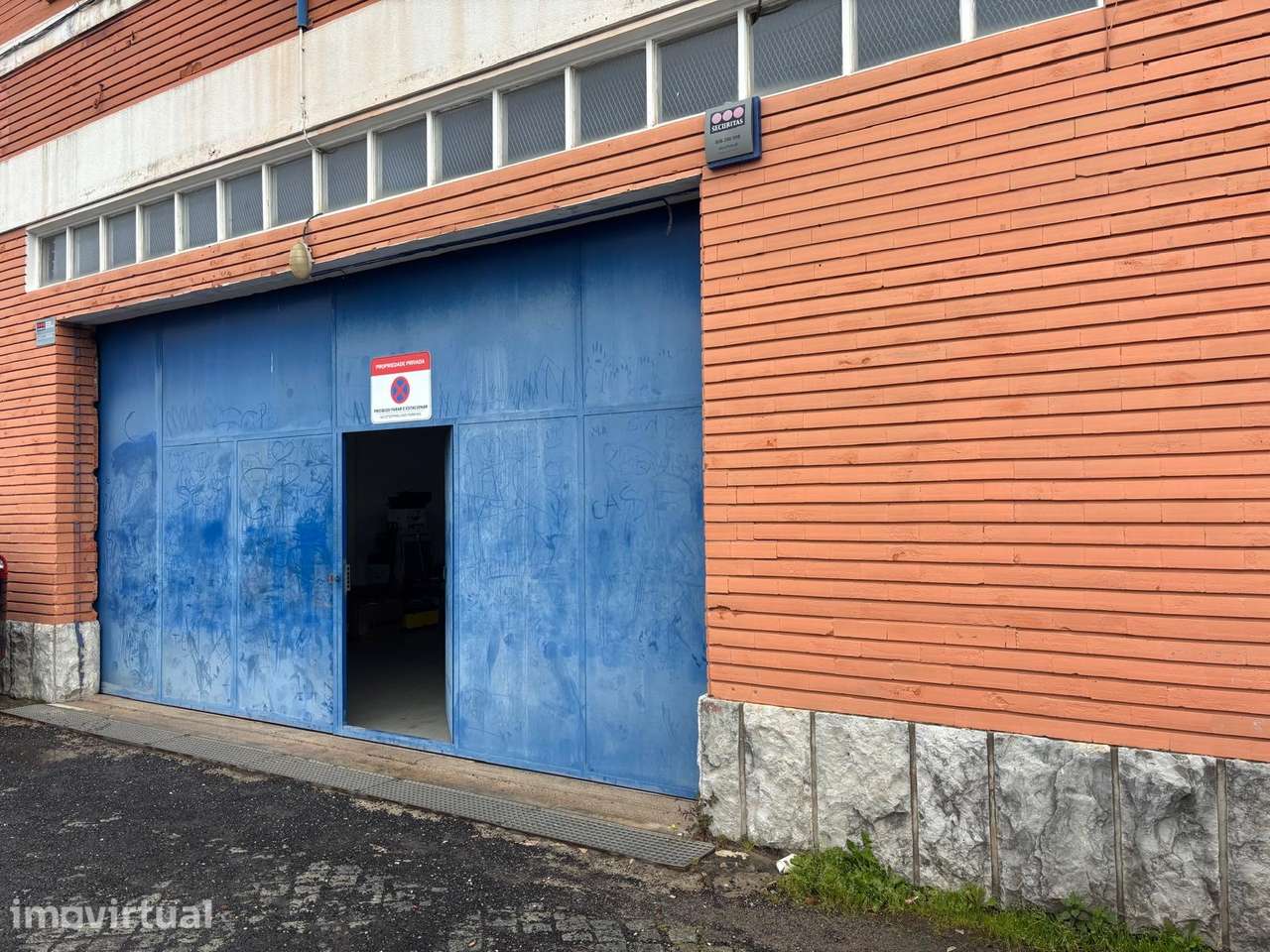 Armazéns Industriais/Logísticos em Zona Comercial Estratégica - Grande imagem: 3/8