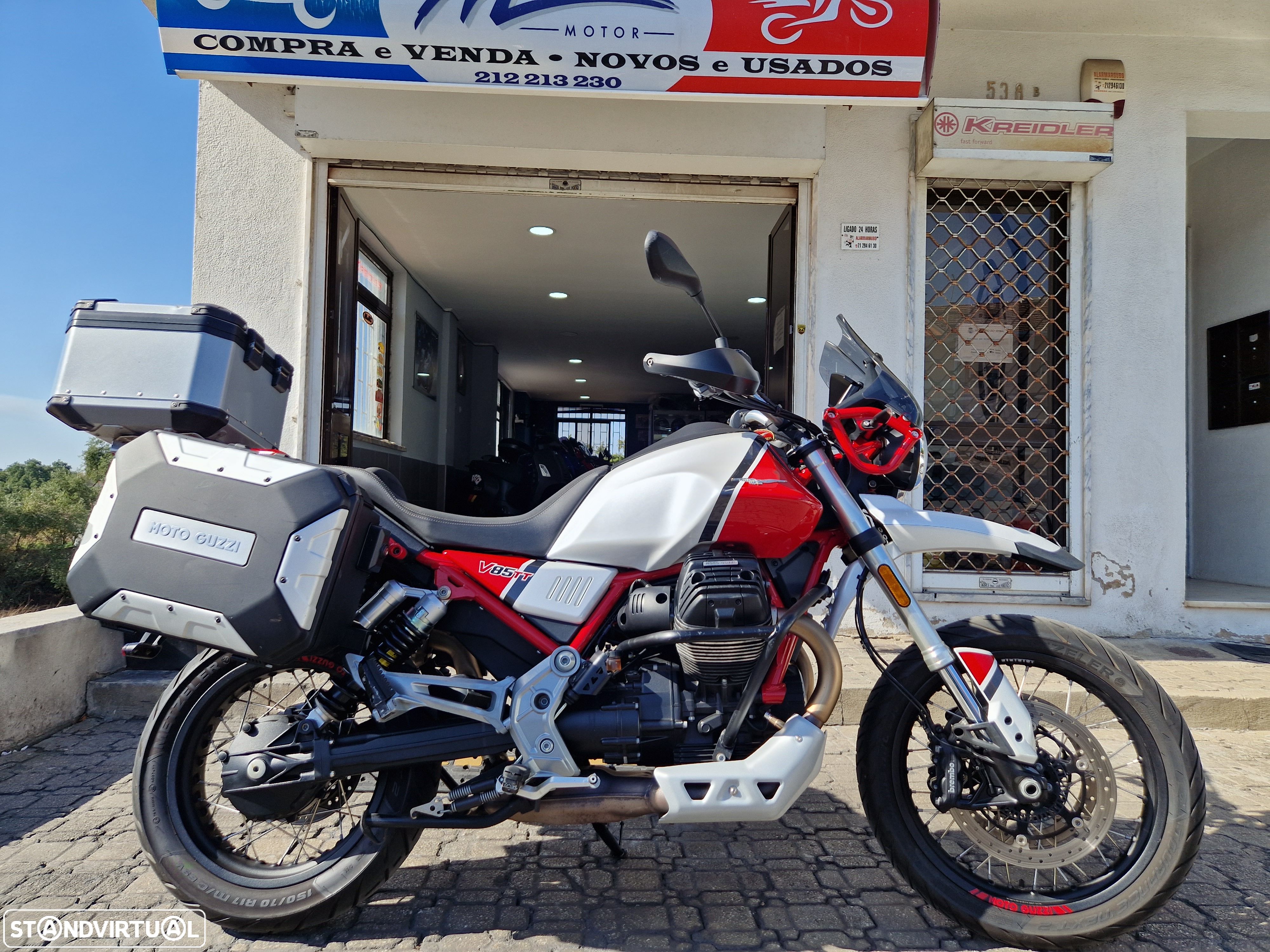 Moto Guzzi V85 V85TT - 1