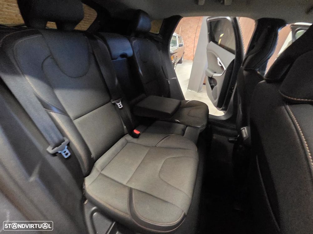 Volvo V40 D2 Summum - 7