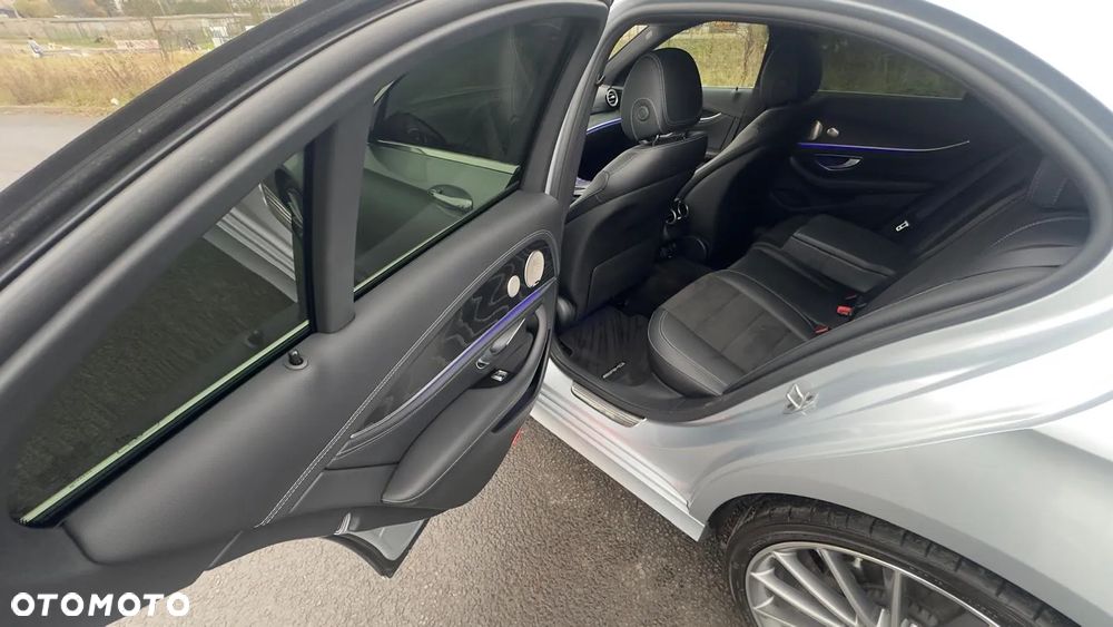 Mercedes-Benz Klasa E 300 d 4Matic 9G-TRONIC AMG Line - 33