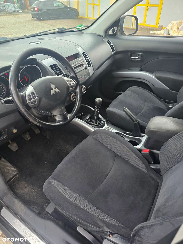 Mitsubishi Outlander - 8