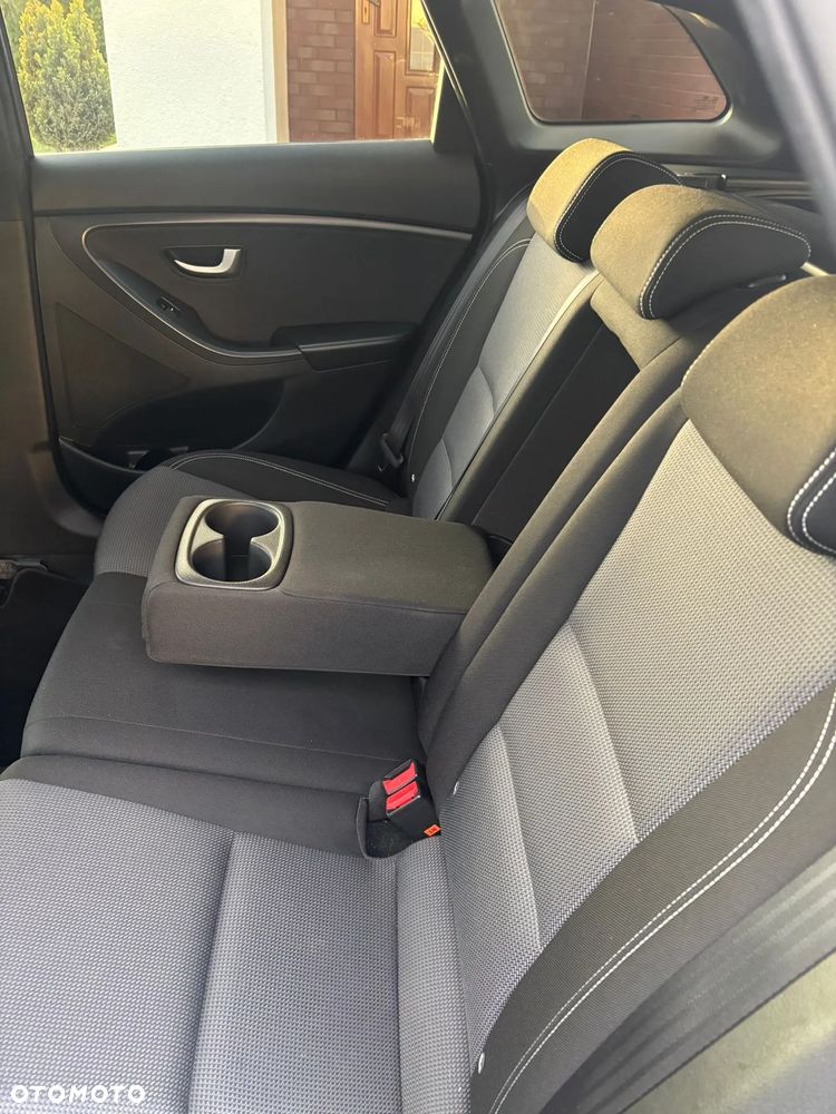 Hyundai i30 blue Kombi 1.6 GDi Passion - 11