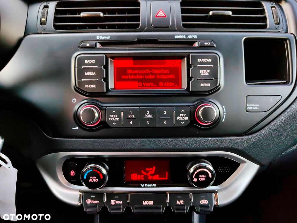 Kia Rio 1.4 Fifa World Cup Edition - 8