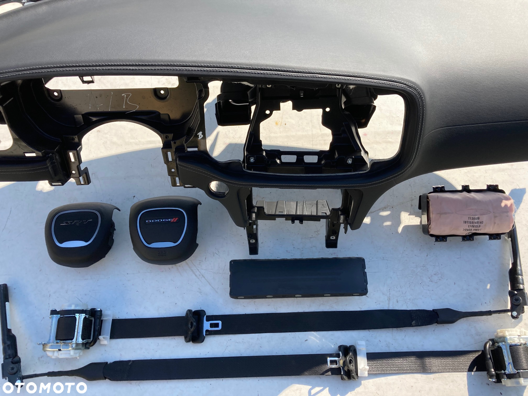 DODGE CHARGER DESKA SZYTA SKÓRA NIĆ KONSOLA KOKPIT PULPIT PÓŁKA PARAPET AIR BAG PODUSZKI AIRBAG PASY PAS KURTYNY AIRBAG FOTELA KOLAN PASY PAS Okazja Raz2 !!! - 4