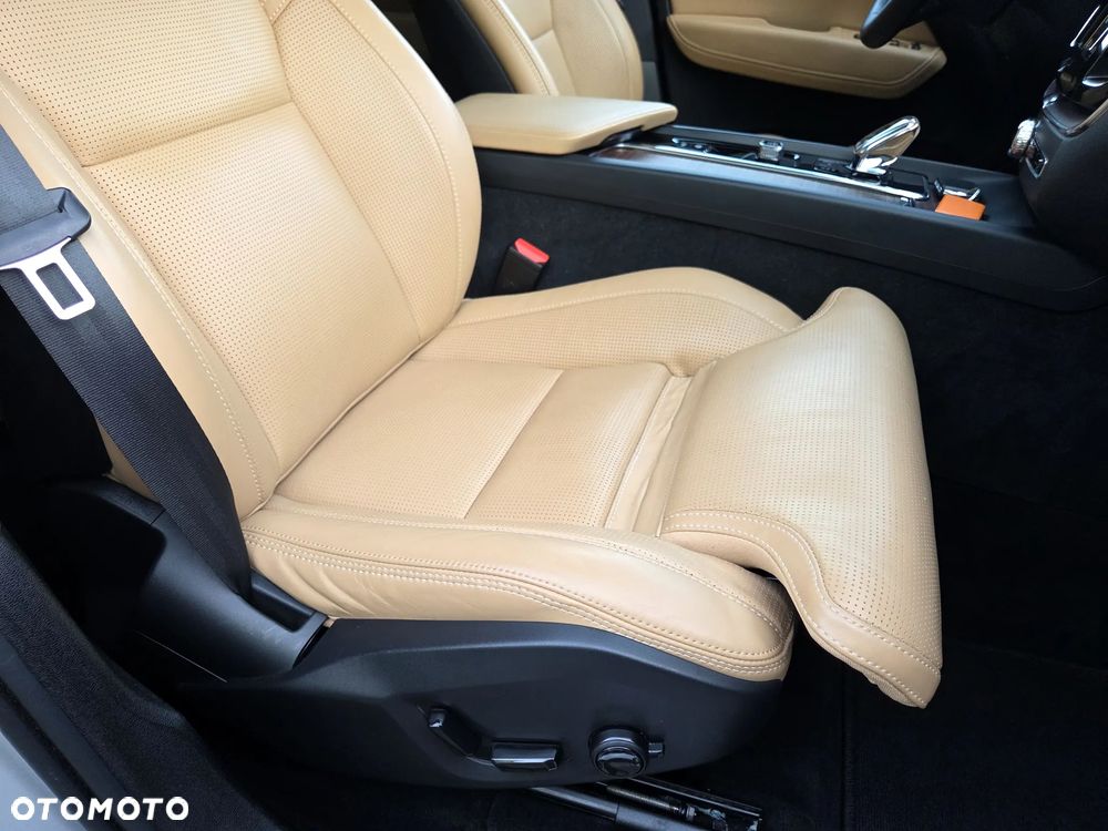 Volvo XC 60 B4 D Ultimate Dark - 29