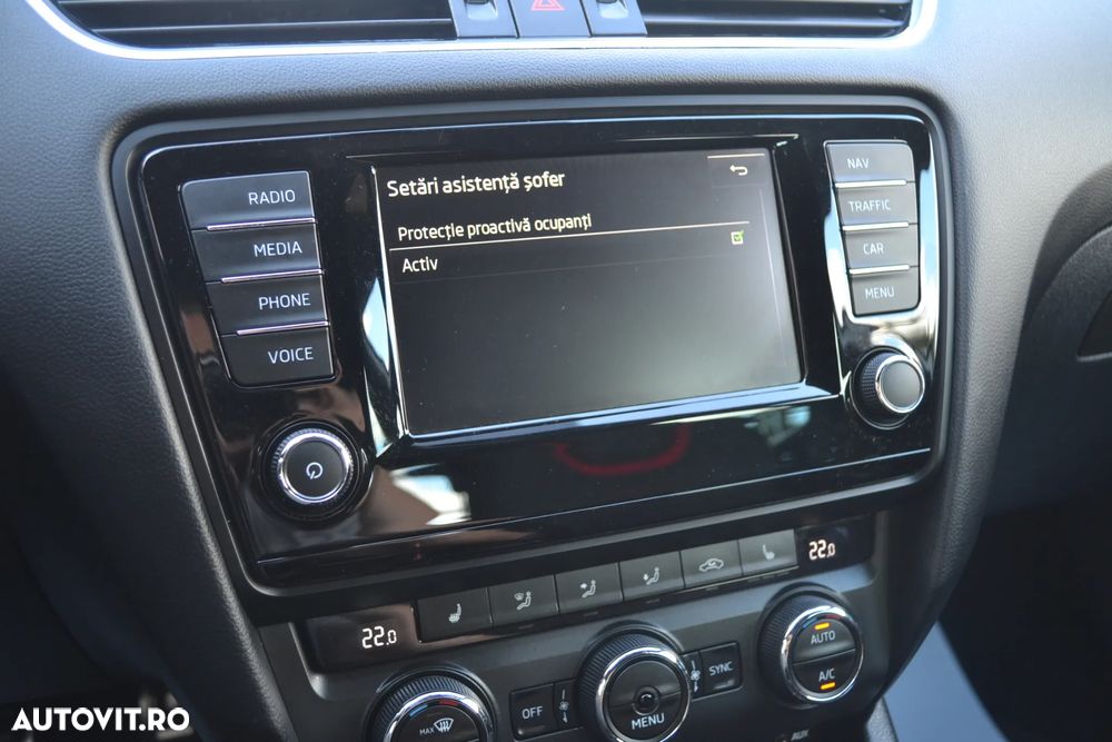 Skoda Octavia 2.0 TDI RS - 25