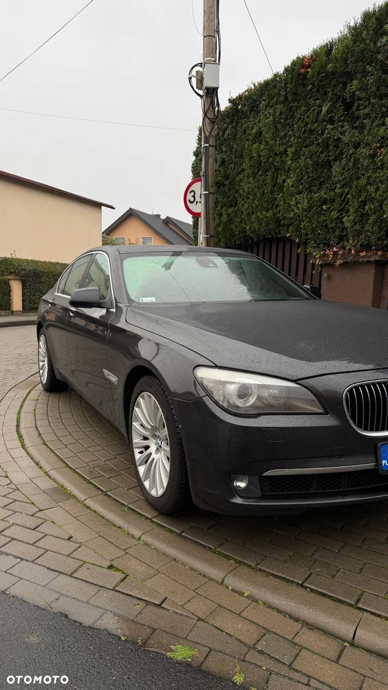 BMW Seria 7 750i xDrive - 1