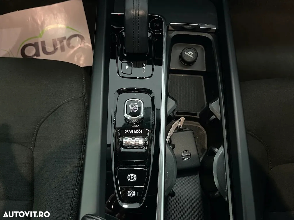 Volvo XC 60 B4 MHEV AWD Momentum - 23