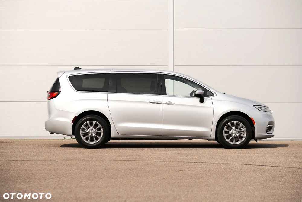 Chrysler Pacifica - 20