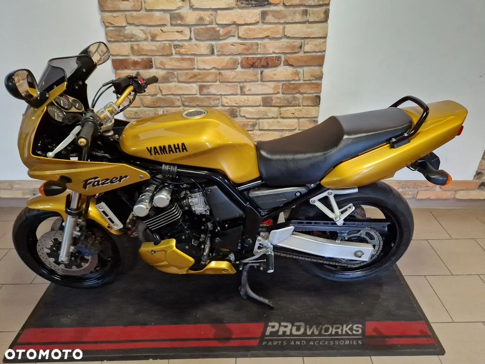 Yamaha FZS - 11