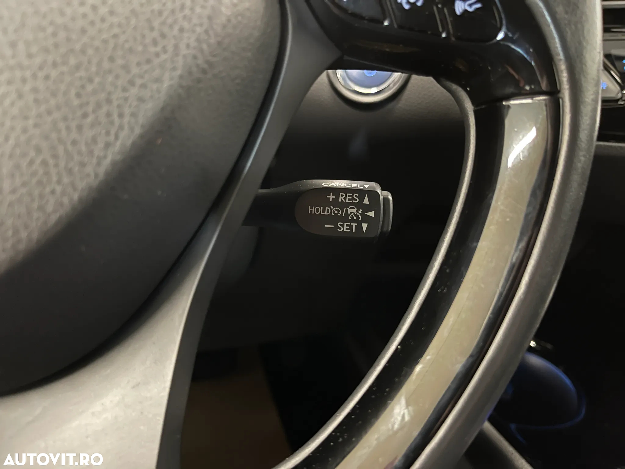 Toyota C-HR 2.0 HSD 184 CP 4x2 CVT Classy Bi-Tone - 22