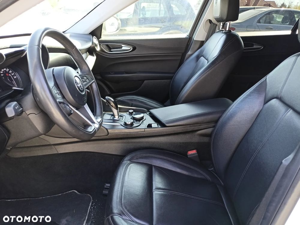 Alfa Romeo Giulia - 8