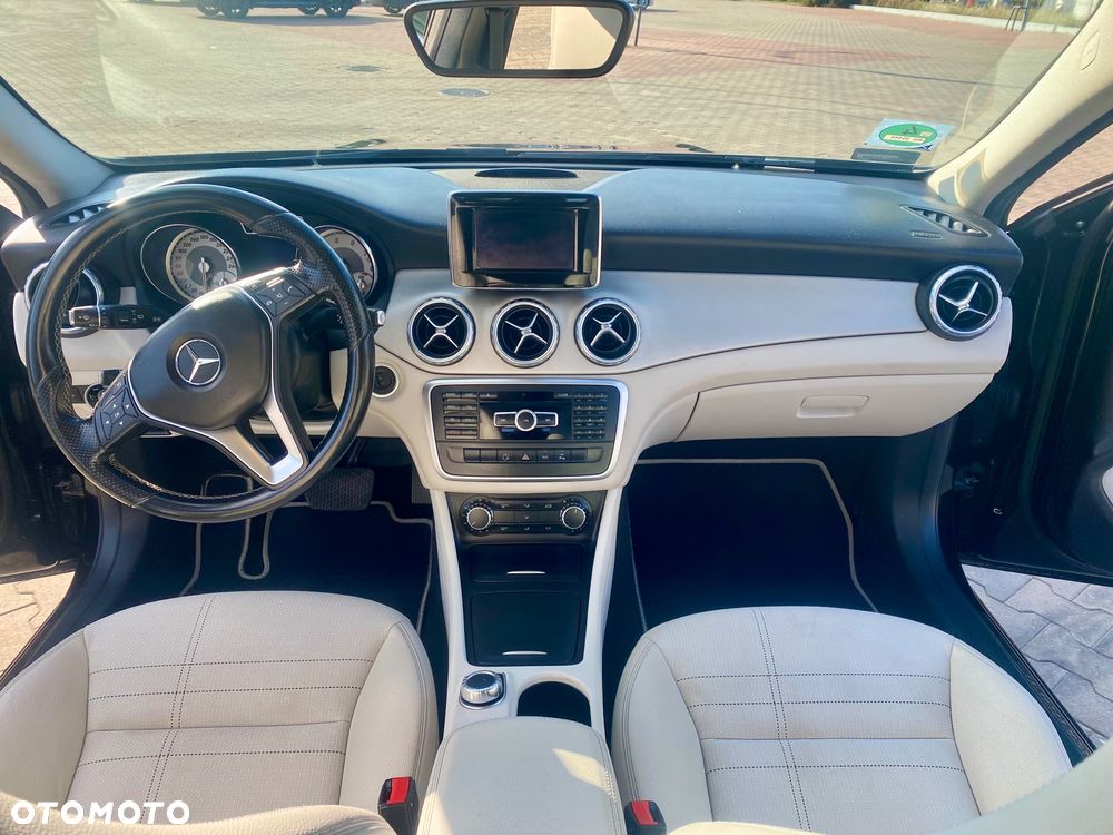 Mercedes-Benz GLA - 13
