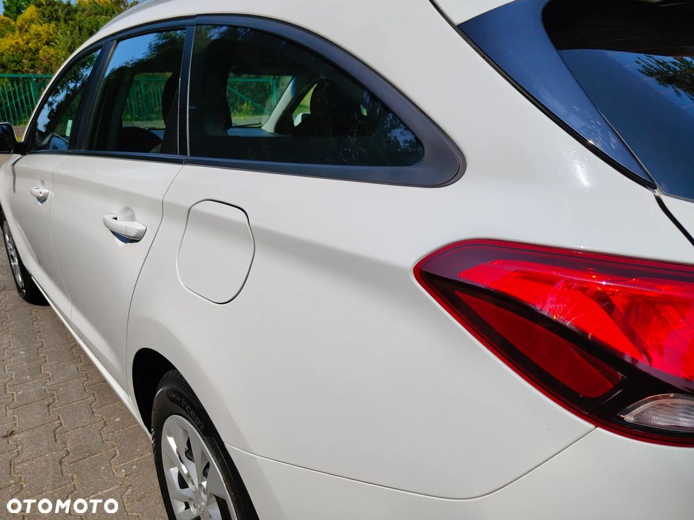 Hyundai i30 1.6 D Classic + - 13