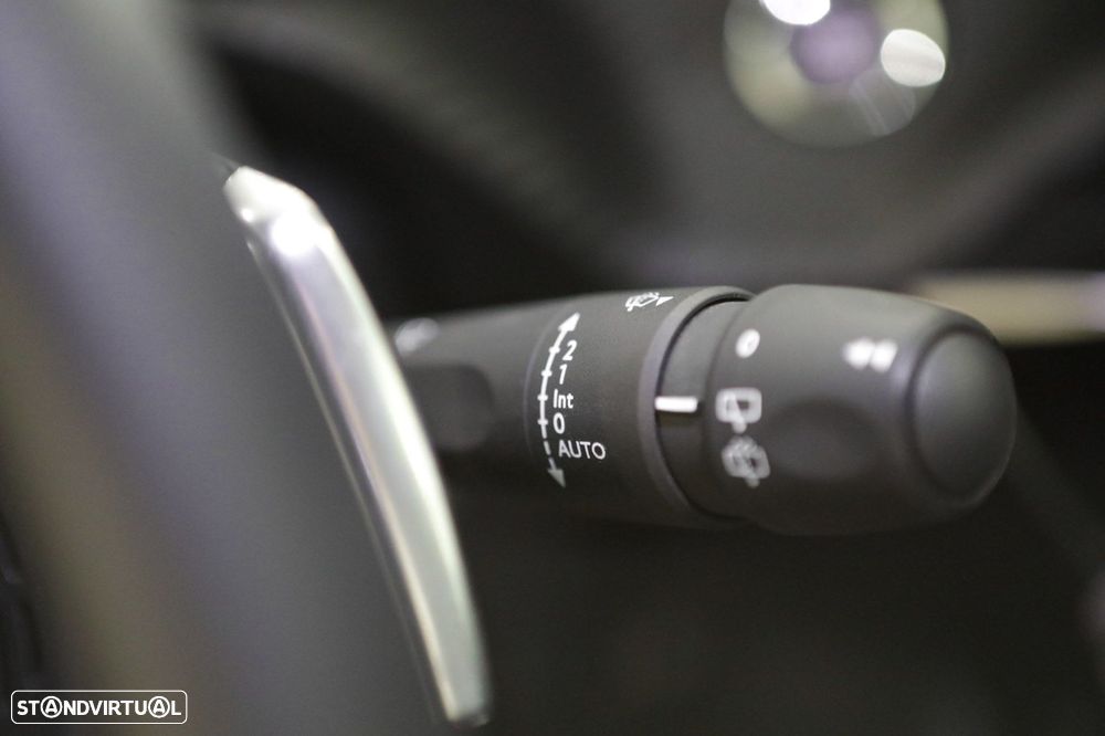 Peugeot 2008 1.2 Hybrid Allure e-DCS6 - 27