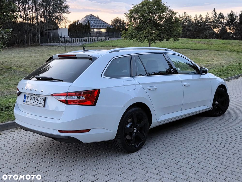 Skoda Superb 2.0 TDI DSG Ambition - 32