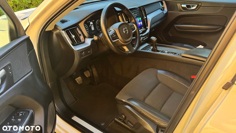 Volvo XC 60 D4 Momentum Pro - 21