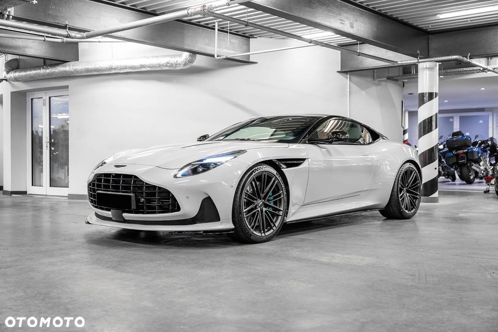 Aston Martin DB12 - 2