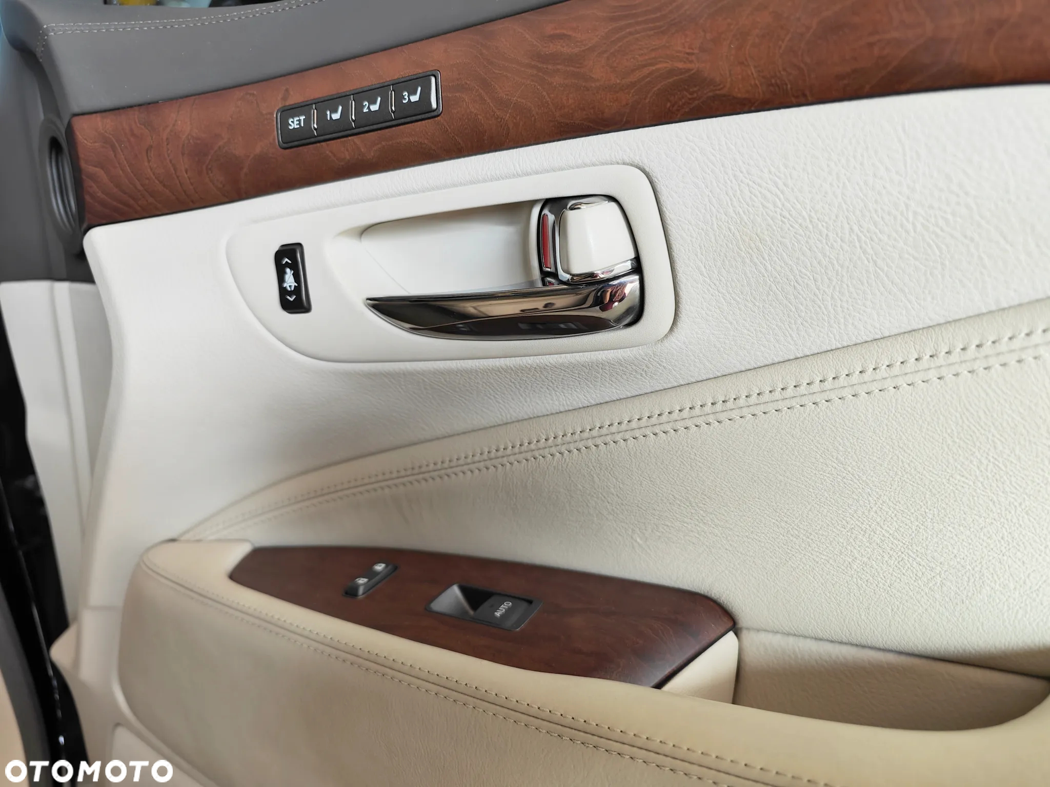 Lexus LS 600h L Superior - 23
