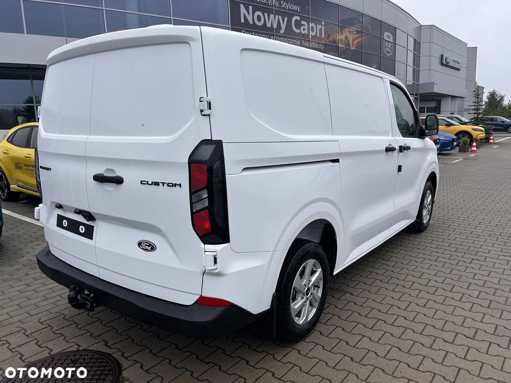 Ford Transit Custom Van - 6