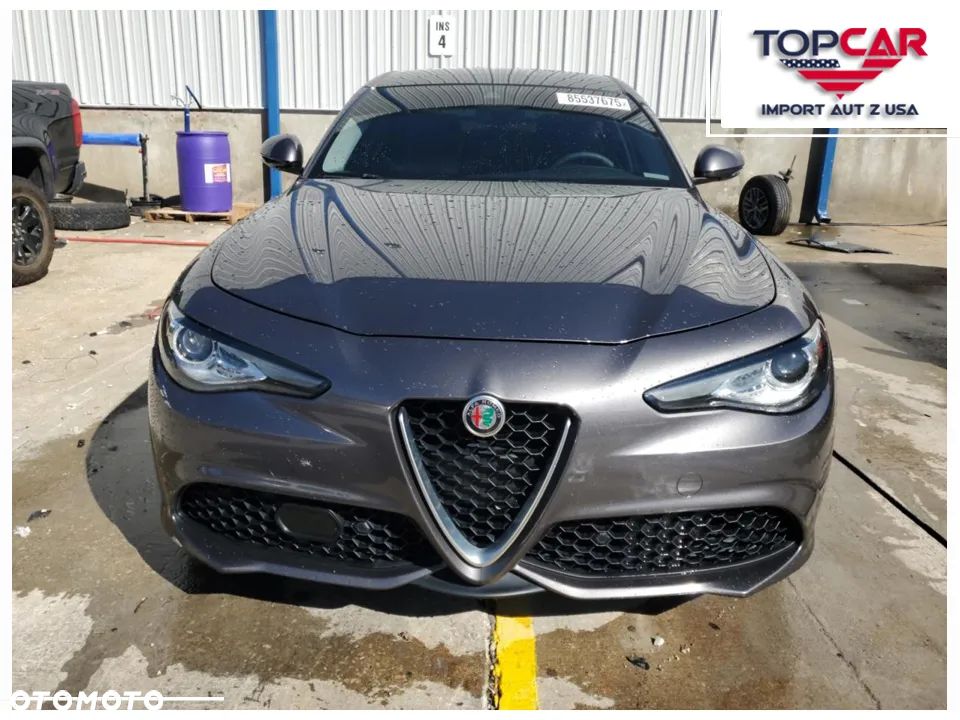 Alfa Romeo Giulia - 1