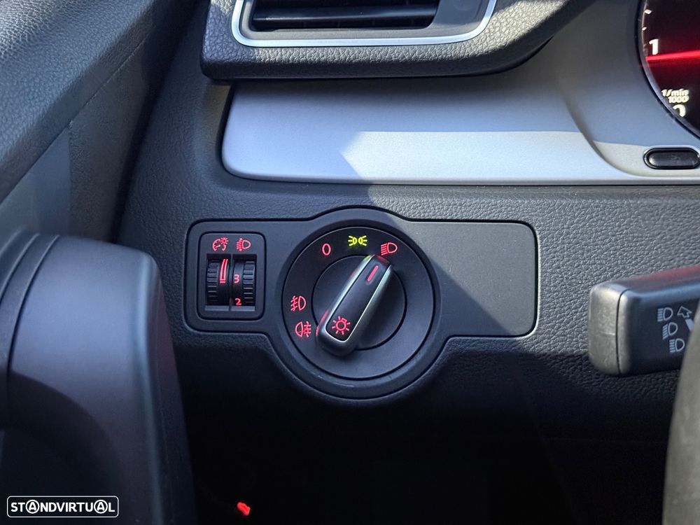 VW Passat Variant 2.0 TDi Highline Navig - 10