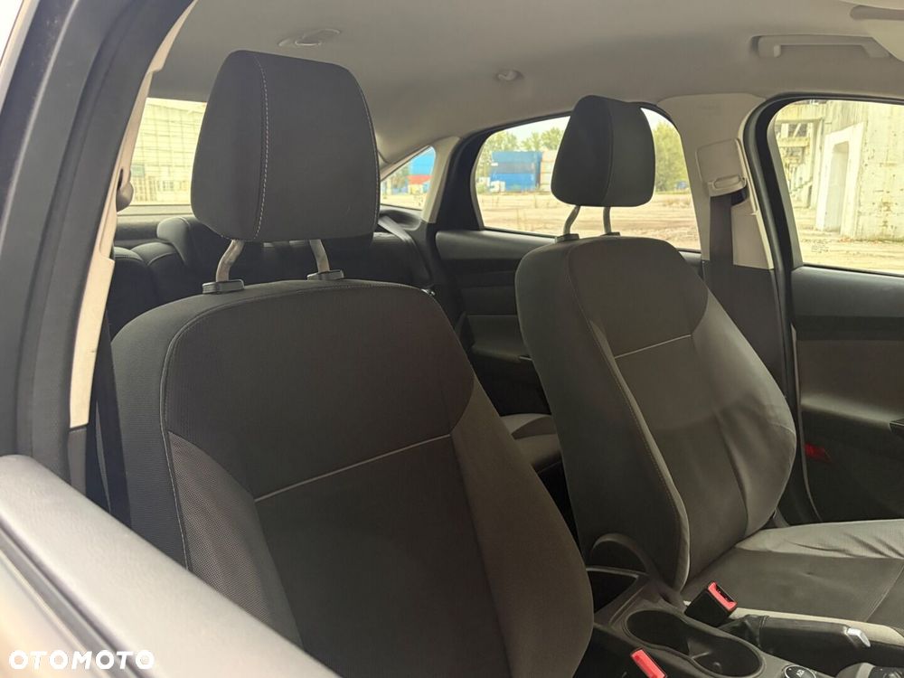 Ford Focus 1.6 Ambiente Start - 21