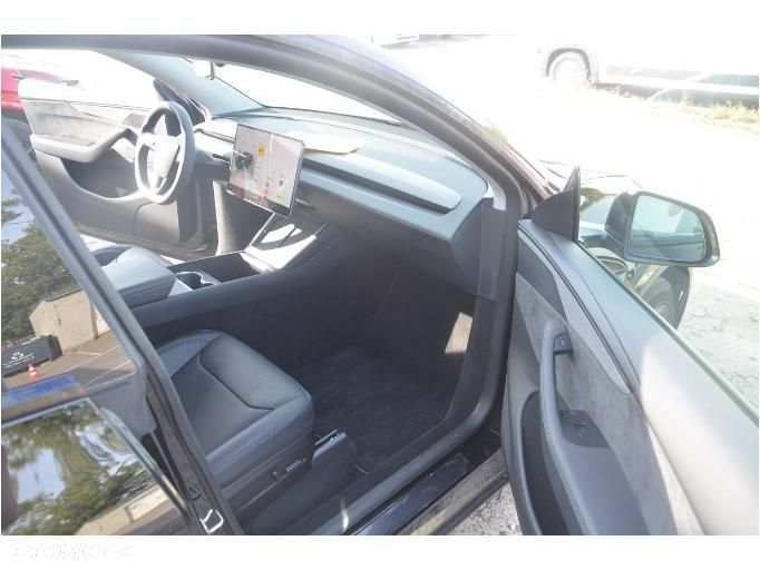 Tesla Model Y 79kWh Long Range AWD - 26