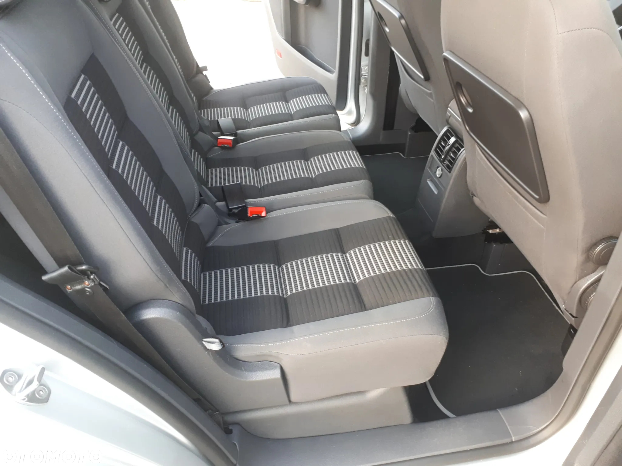 Volkswagen Touran 1.6 Trendline - 19