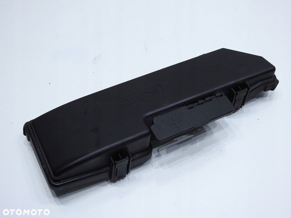 POKRYWA SKRZYNKI BEZPIECZNIKÓW VOLVO S60 2.4 B - 4