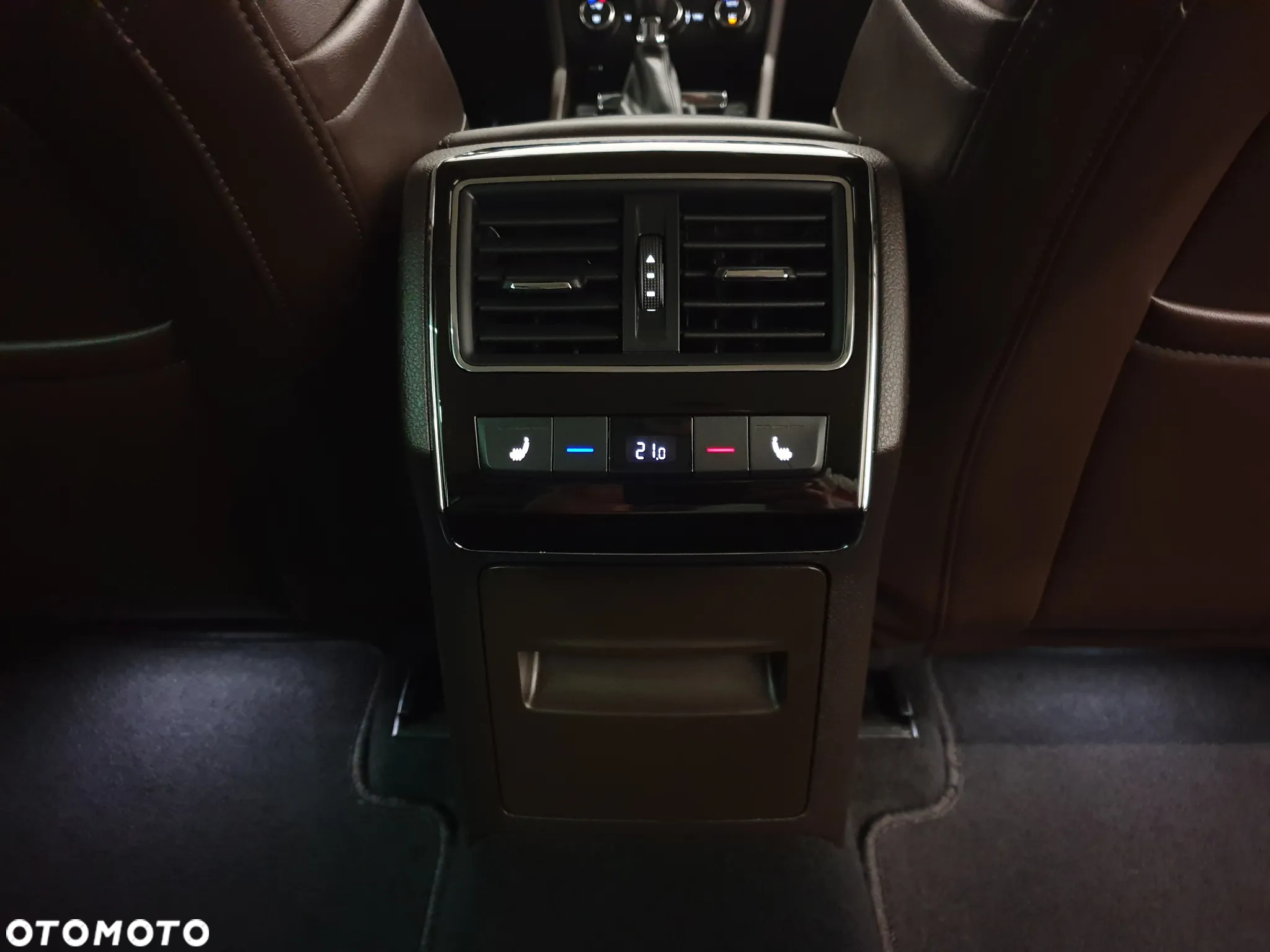 Skoda Superb 2.0 TDI 4x4 L&K DSG - 27
