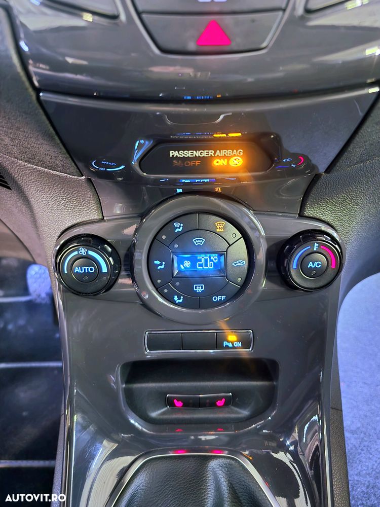 Ford Fiesta 1.5 TDCi ST-LINE - 38