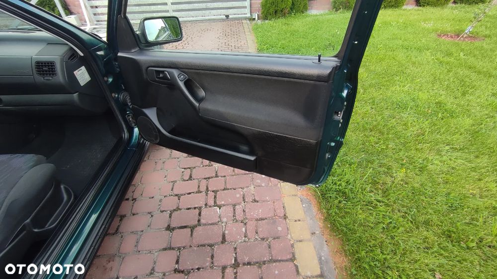 Volkswagen Golf 1.8 GL - 16