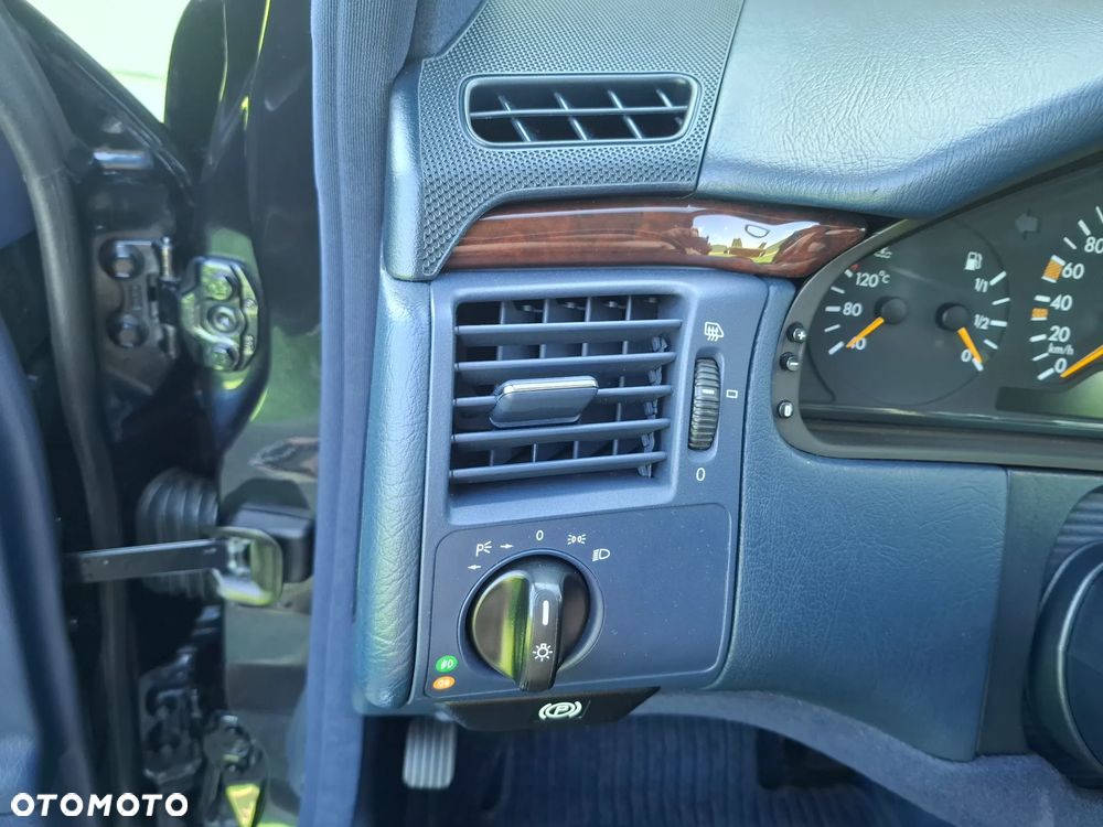 Mercedes-Benz Klasa E 280 4-Matic Elegance - 27