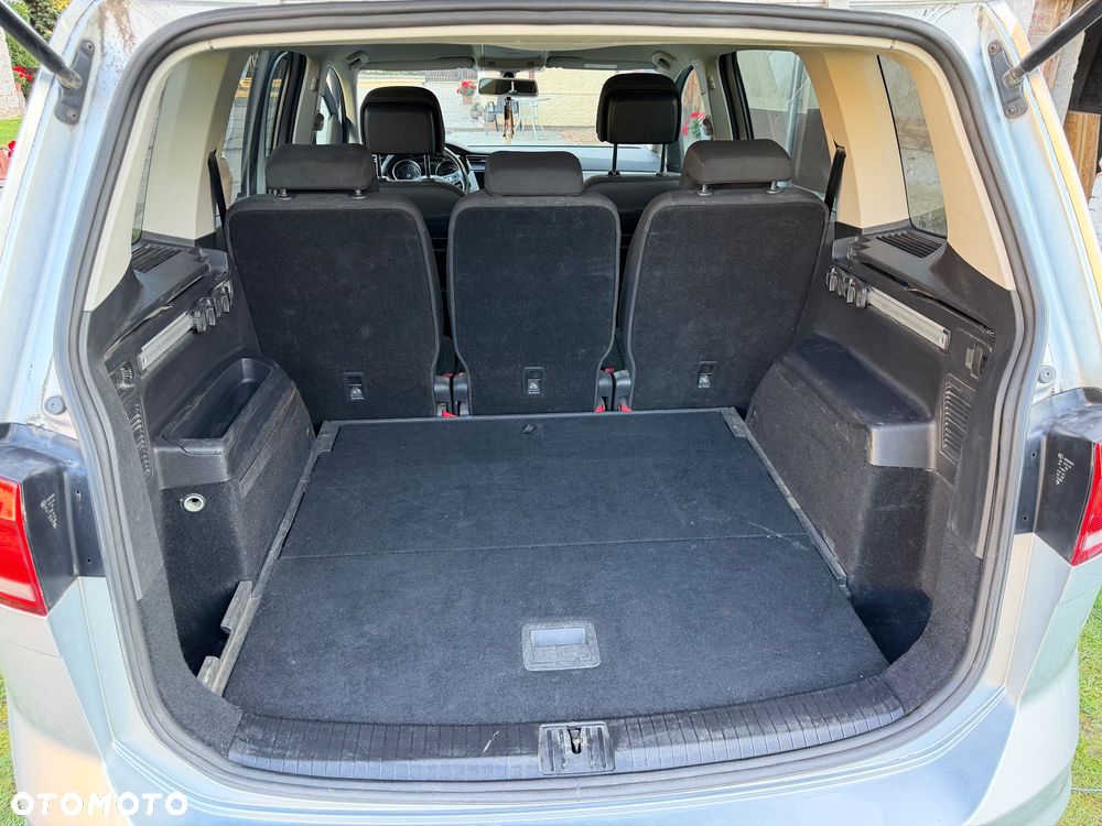 Volkswagen Touran - 16