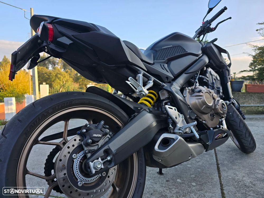 Honda CB R - 18