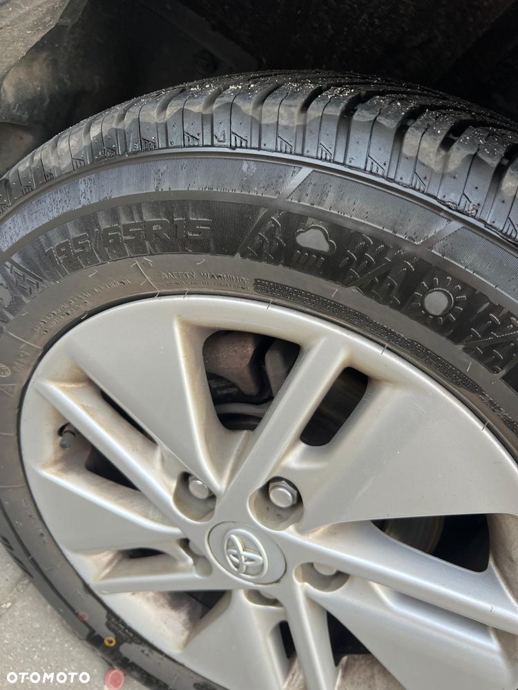 Toyota Auris 1.8 HSD Sol - 8