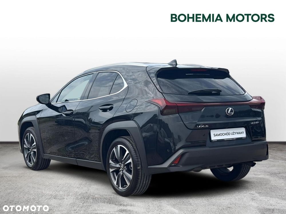 Lexus UX - 4