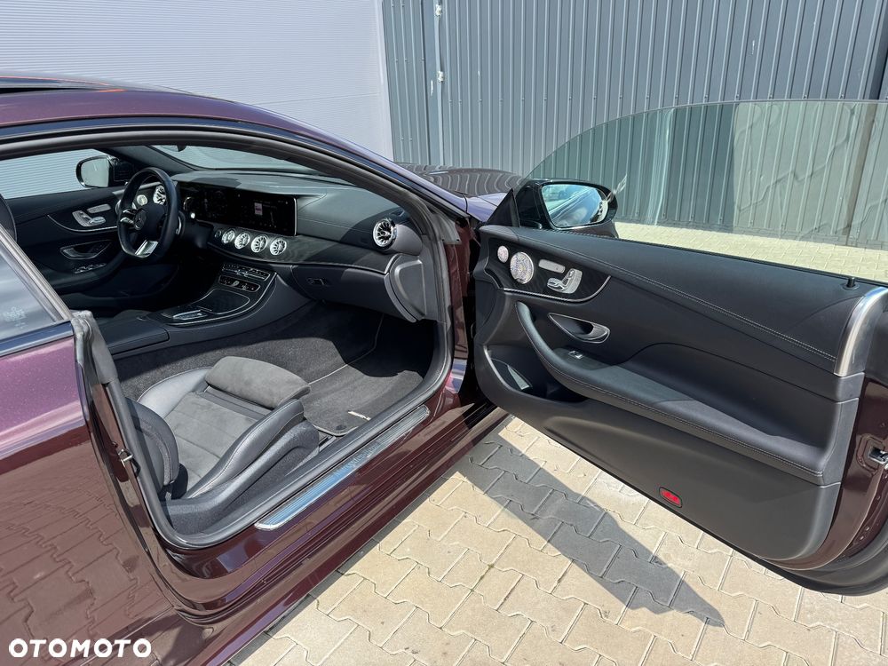Mercedes-Benz Klasa E 300 d 4Matic 9G-TRONIC AMG Line - 32