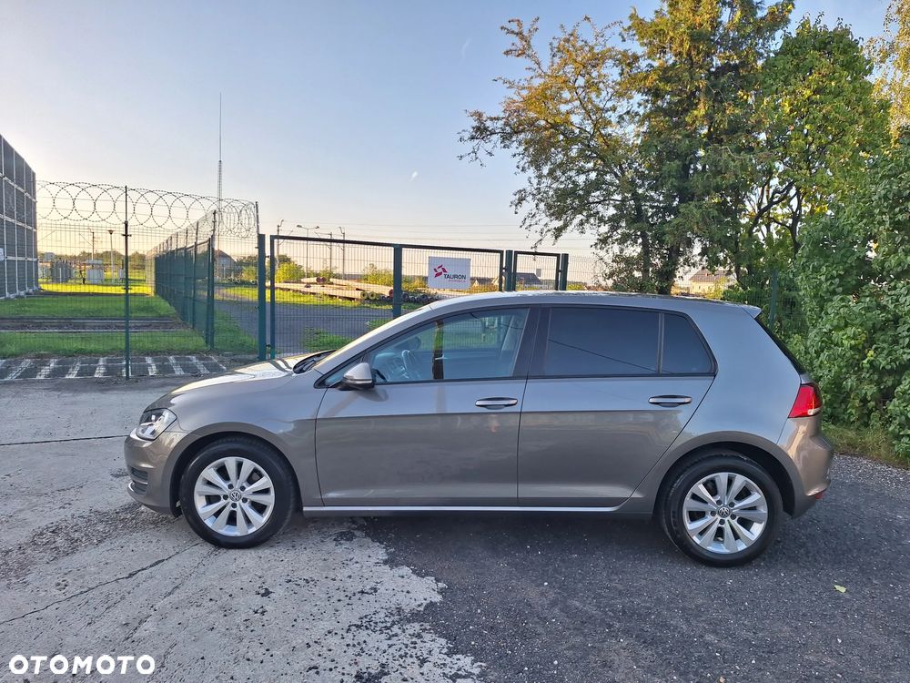 Volkswagen Golf - 6