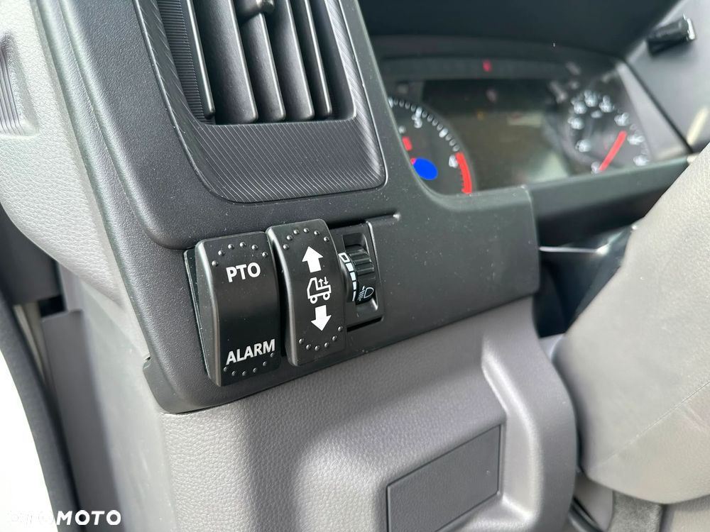 Isuzu M27 GENERATION 2 - 13