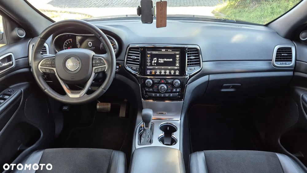 Jeep Grand Cherokee - 12
